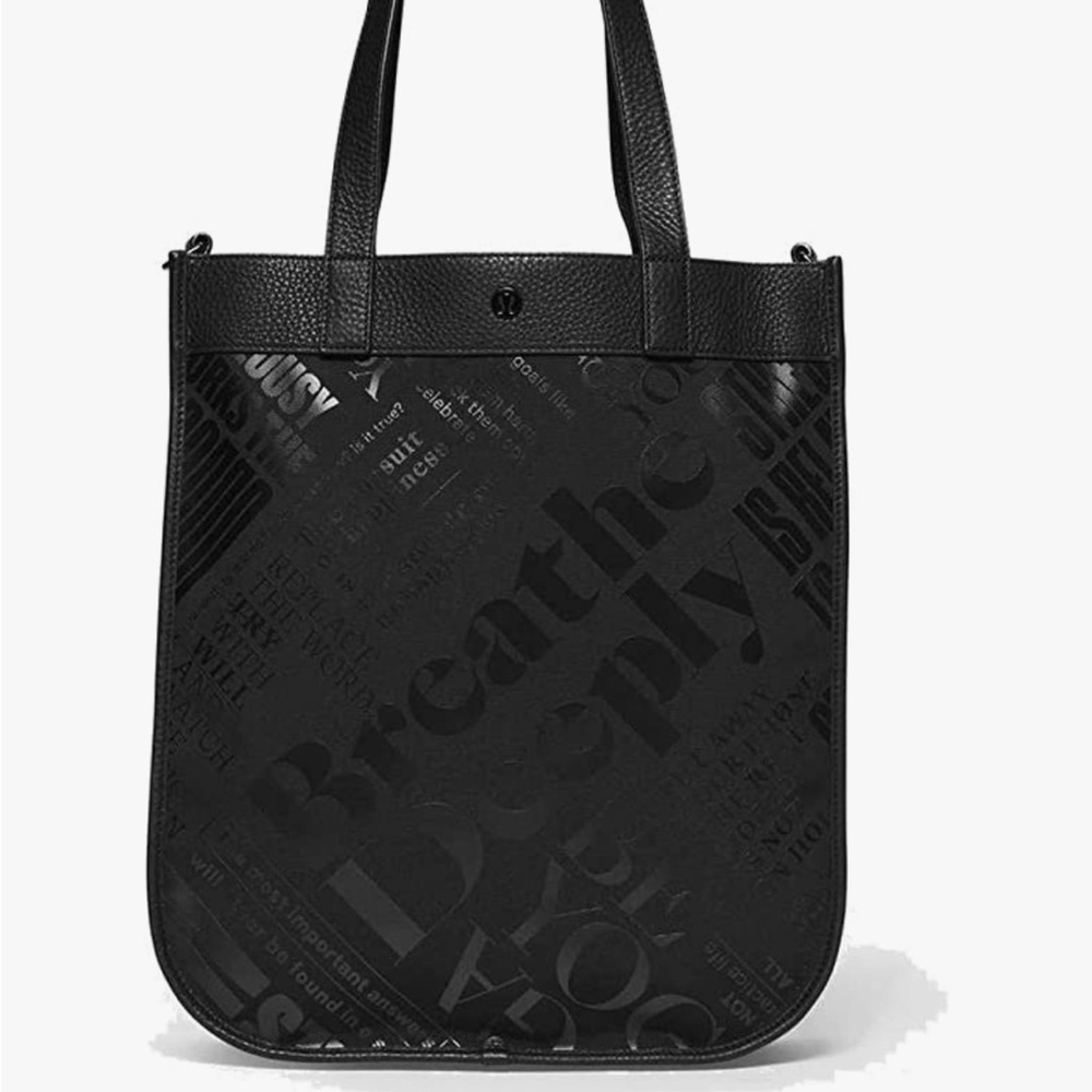 Lululemon Now and Always Tote *15L
Black Tone on Tone Manifesto Print W9CKRS